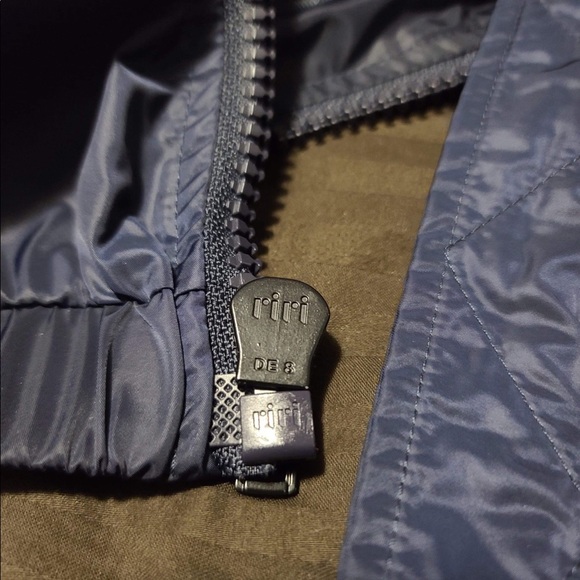 Givenchy Logo Nylon
Windbreaker jacket 
Sz xxl
Fits L - Picture 5 of 5